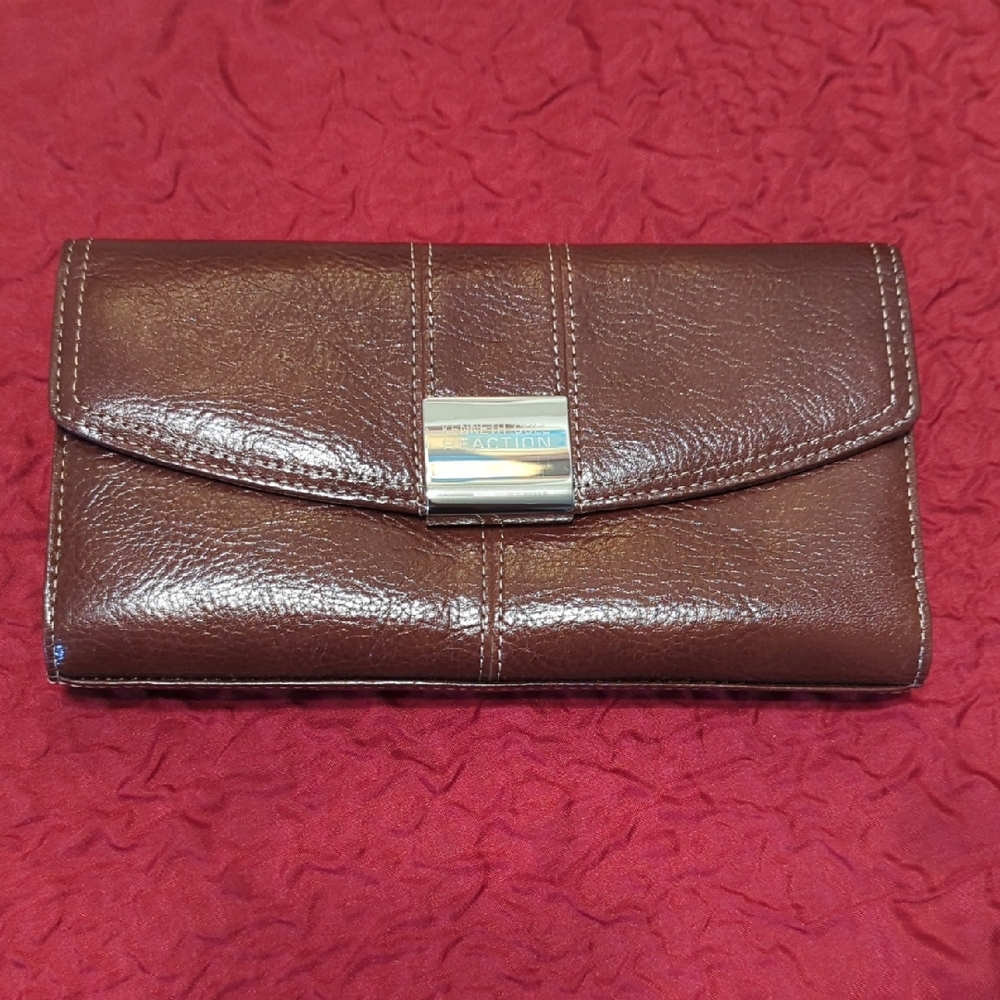 Kenneth Cole Reaction Chocolate Brown Wallet
